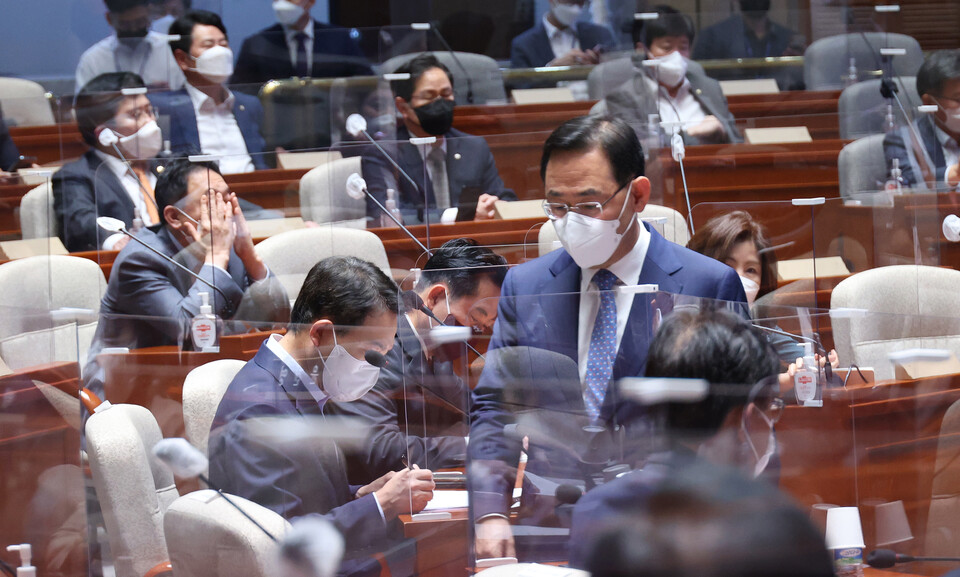 국민의힘&nbsp;주호영  원내대표가 지난달 27일 오후 서울 여의도 국회에서 열린 의원총회에 참석하고 있다. [사진제공=뉴시스]