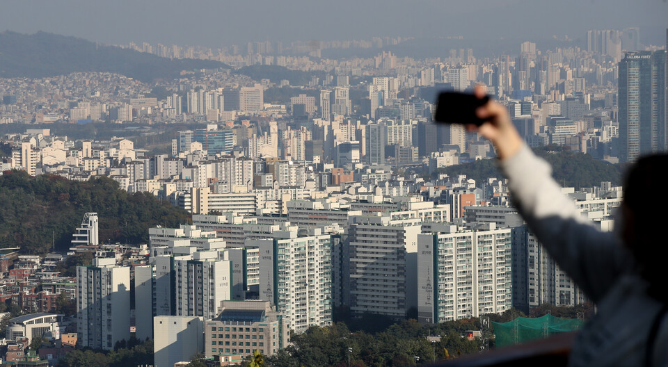 지난 20일 서울 남산에서 바라본 서울시내 아파트와 주택단지들. [사진제공=뉴시스]