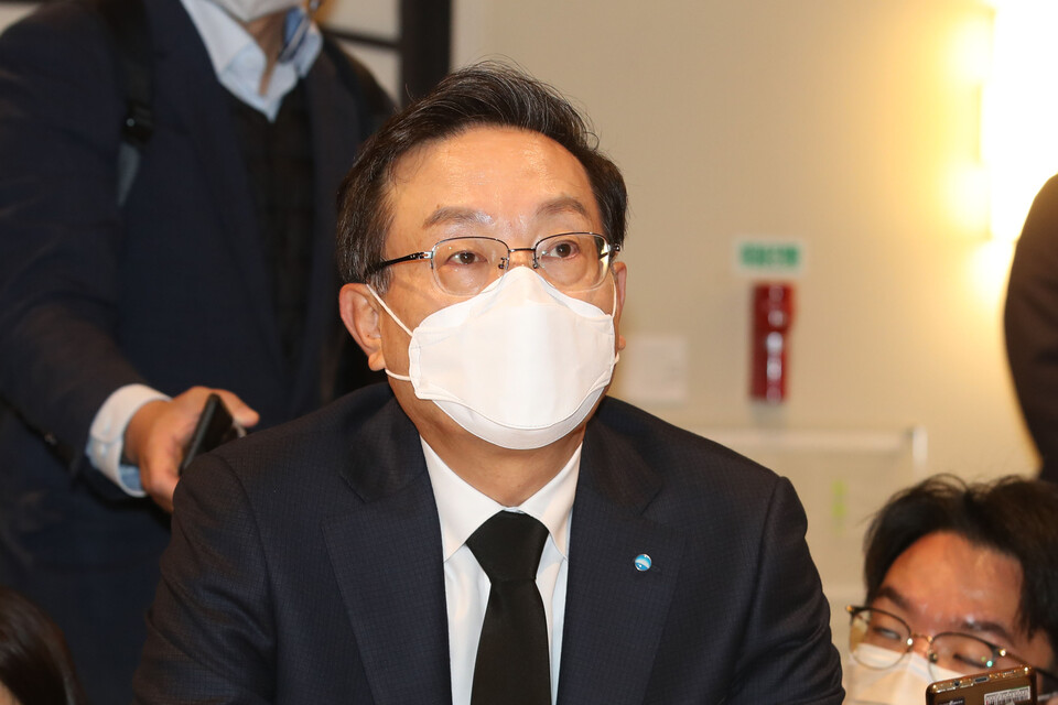 우리금융지주 손태승 회장이 지난 1일 오전 서울 중구 은행연합회에서 열린 금융지주회장 간담회에서 인사말을 하고 있다. [사진제공=뉴시스]