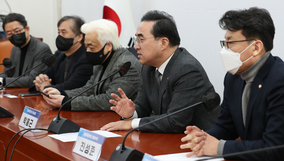 박홍근 더불어민주당 원내대표가 3일 오전 서울 여의도 국회 원내대표실에서 열린 이태원 참사 유가족협의회 간담회에 참석해 발언을 하고 있다. [사진제공=뉴시스]