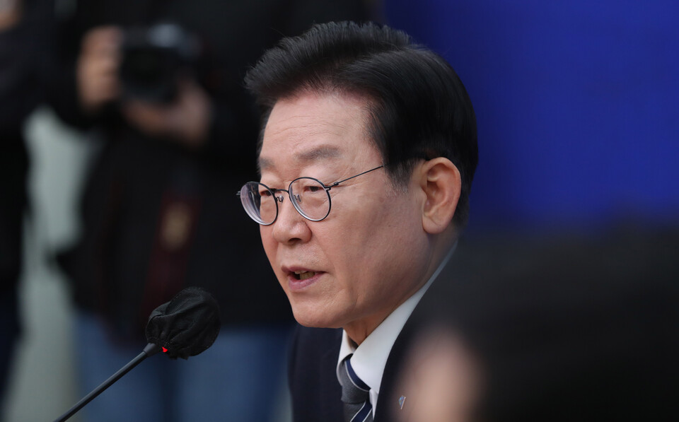 이재명 더불어민주당 대표가 30일 오전 서울 여의도 국회에서 기자간담회를 열고 검찰 출석과 관련한 입장을 밝히고 있다. [사진제공=뉴시스]