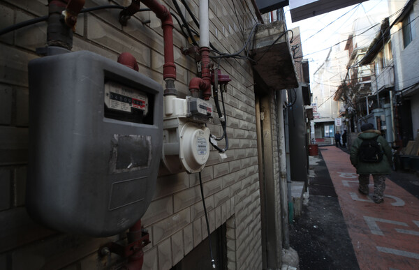 서울 용산구 한 골목의 가스계량기 [사진제공=뉴시스]