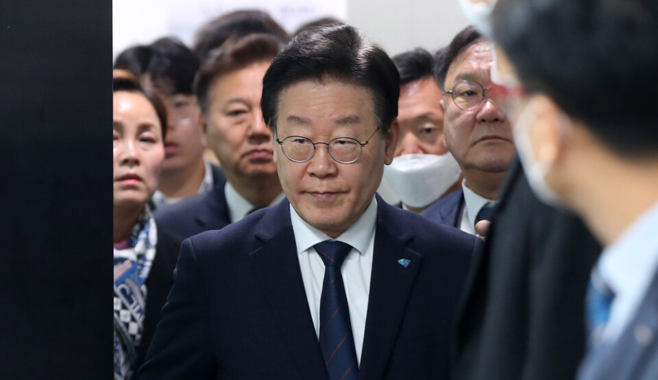 이재명 더불어민주당 대표가 7일 오전 서울 강서구 전세피해지원센터에서 열린 ‘전세사기피해 재발방지대책 마련을 위한 현장 간담회’에 참석하고 있다. [사진제공=뉴시스]