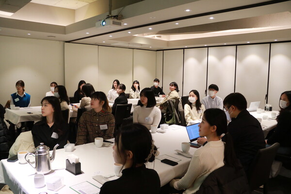 ‘제1기 청년플러스 서포터즈’ 발대식에 참석한 대학생들이 활동에 대한 설명을 듣고 있다. ⓒ투데이신문