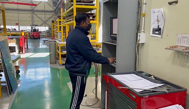 흥 소재 모 전기전자 기기회사에서 근무 중인 너레스씨. [사진제공=본인]