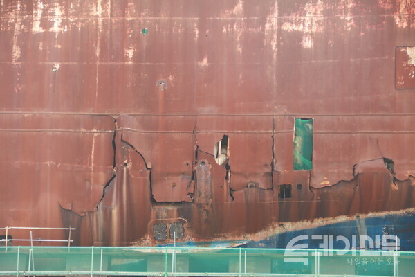 세월호 선체에 남은 균열 ⓒ투데이신문
