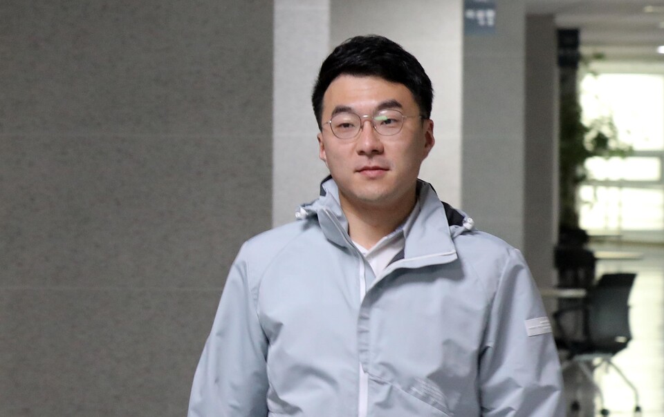 김남국 더불어민주당 의원이 지난 14일 오전 서울 여의도 국회 의원회관 사무실로 들어서고 있다. 이날 거액의 ‘가상자산 보유’ 논란에 휩싸인 김 의원은 자진 탈당을 선언했다. [사진제공=뉴시스]