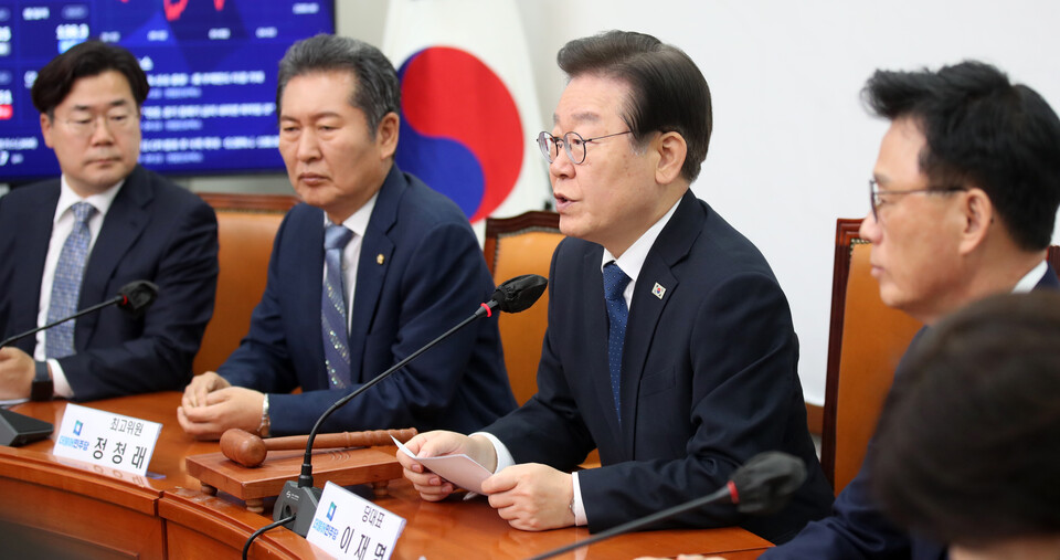 이재명 더불어민주당 대표가 19일 오전 서울 여의도 국회에서 열린 최고위원회의에서 발언하고 있다. [사진제공=뉴시스]
