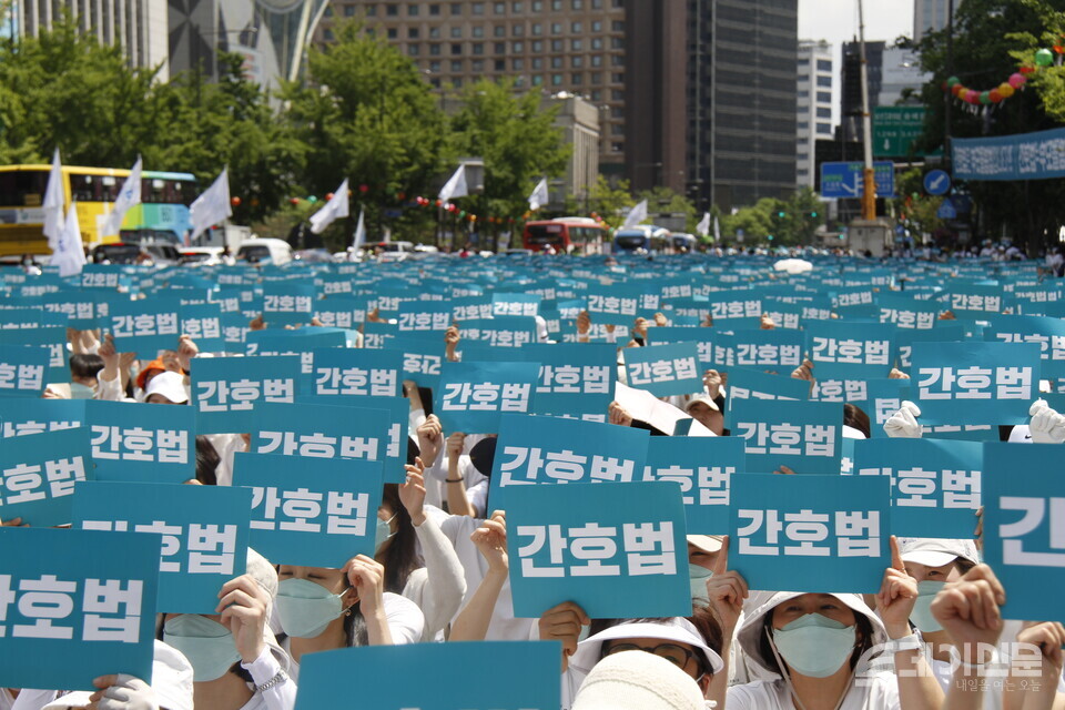 19일 오후 2시 서울 광화문 세종대로사거리에서 열린 ‘5.19 간호법 제정 거부권 행사 규탄 총궐기대회’의 모습. ⓒ투데이신문<br>