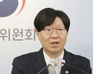 대환대출 인프라에 관해 브리핑 중인 금융위원회 김소영 부위원장. [사진출처=뉴시스]