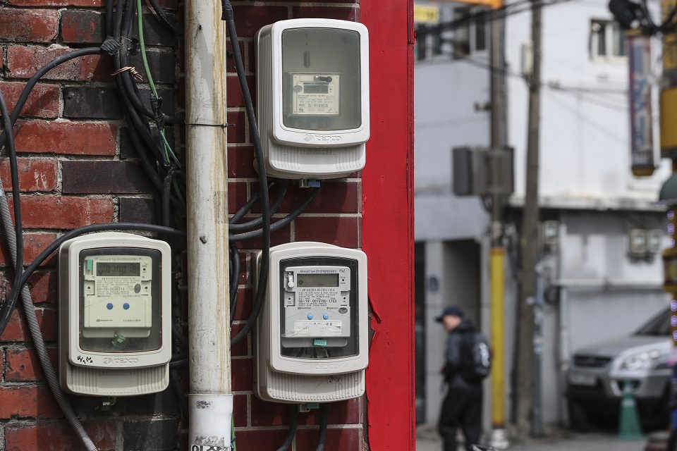 지난달 22일 서울 용산구의 한 빌라촌에 전기계량기가 설치돼 있다. [사진제공=뉴시스]