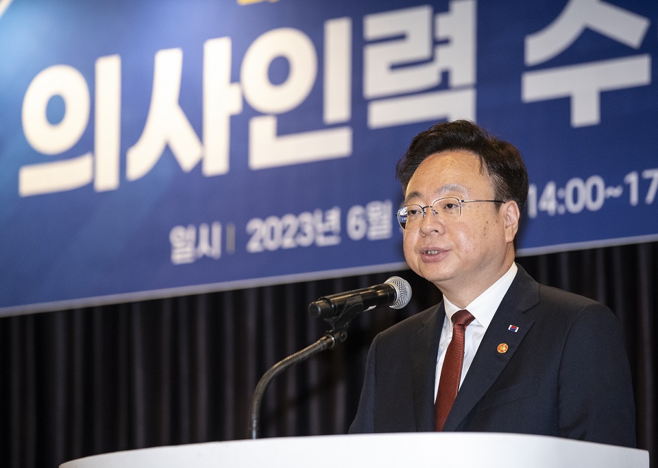 보건복지부 조규홍&nbsp;장관이 지난 27일 서울 중구 로얄호텔에서 열린 의사인력 수급추계 전문가 포럼에서 인사말을 하고 있다. [사진제공=뉴시스]