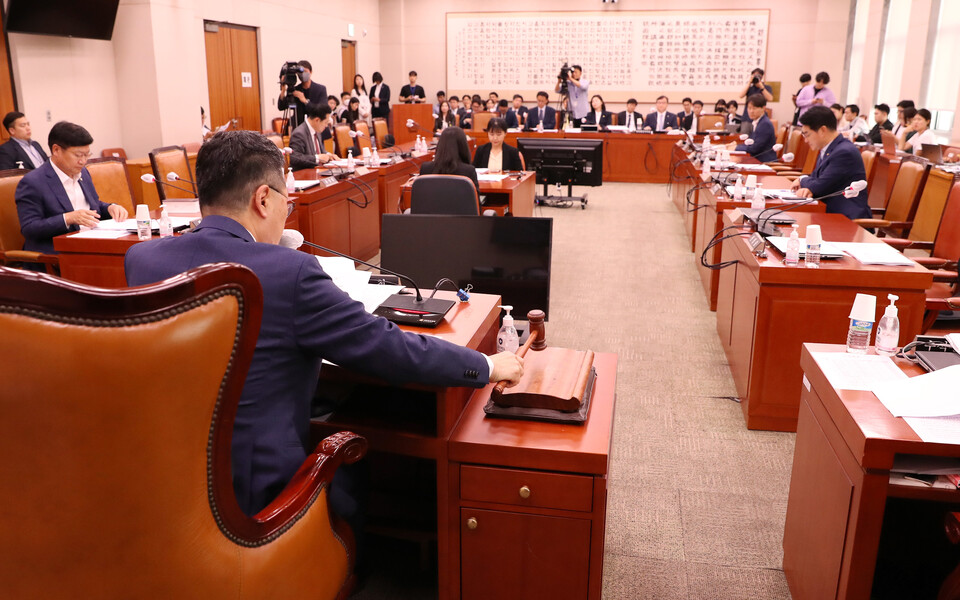 지난 28일 오후 서울 여의도 국회에서 열린 법안심사제1소위원회에서 출생통보제 도입을 위한 가족관계의 등록 등에 관한 법률 일부개정법률안을 심사하고 있다. [사진제공=뉴시스]