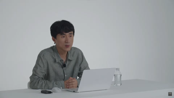 스마일게이트RPG 금강선 CCO가 지난 4일 라이브 방송에서 ‘로스트아크’의 최근 논란에 대해 해명하고 있다. [사진 출처=유튜브 라이브 갈무리]