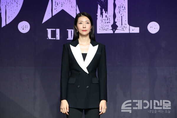 김지현 배우가 넷플릭스 오리지널 시리즈 ‘D.P.2’ 제작발표회에서 포즈를 취하고 있다.&nbsp;ⓒ투데이신문<br>