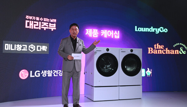 LG전자 H&A사업본부장 류재철 사장이 25일 서울 마곡 LG사이언스파크에서 'UP가전 2.0'을 소개하고 있다. [사진제공=LG전자]