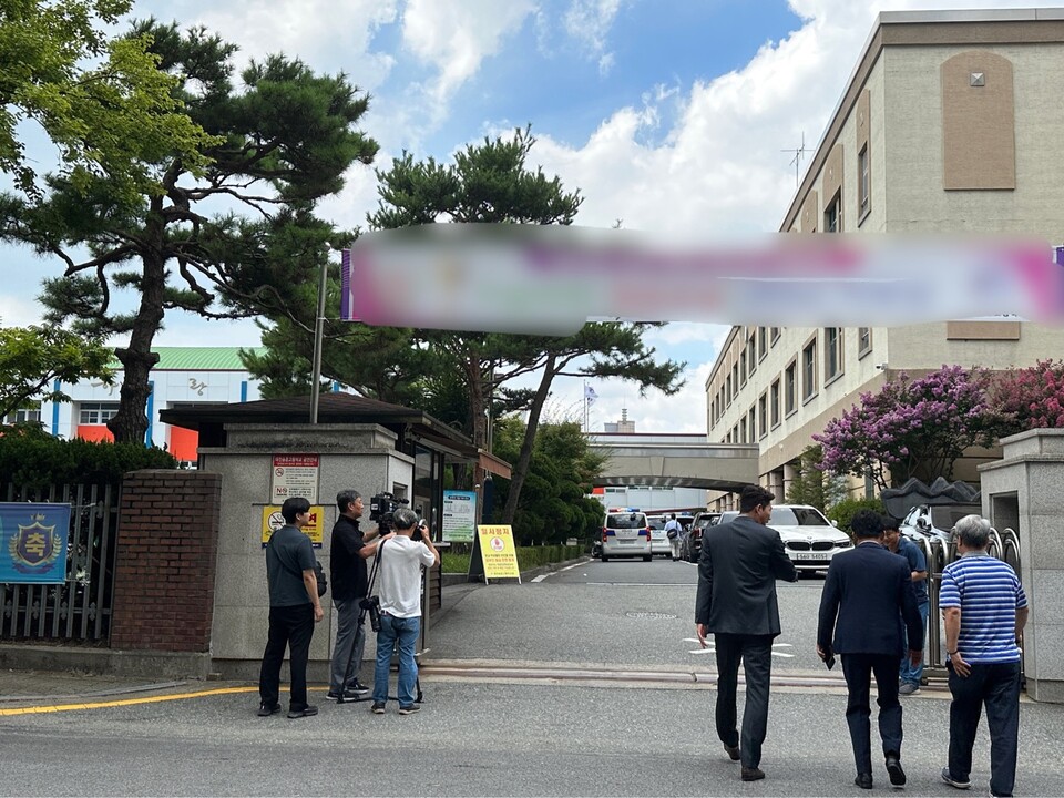 지난 4일 오전 10시 3분께 대전 대덕구 한 고등학교에서 20대 후반 남성이 40대 교사를 흉기로 찌르고 도주했다 [사진제공=뉴시스]