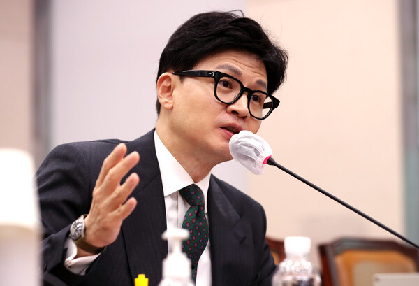 법무부 한동훈 장관이 지난 23일 오후 서울 여의도 국회에서 열린 법제사법위원회 전체회의에서 의원들의 질의에 답하고 있다. [사진제공=뉴시스]