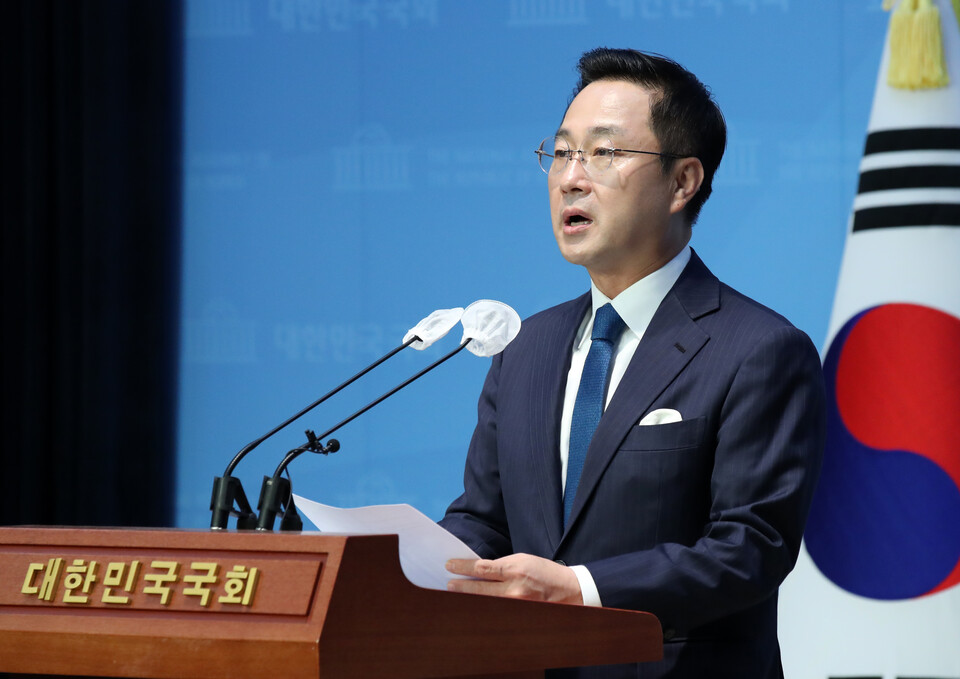 박성준 더불어민주당 대변인이 지난 13일 오전 서울 여의도 국회 소통관에서 잼버리 대회 관련 브리핑을 하고 있다. [사진제공=뉴시스]