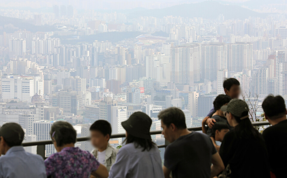 지난 27일 서울 남산에서 바라본 아파트 단지 모습. [사진제공=뉴시스]