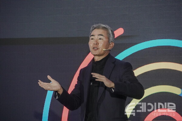 ‘G-CON 2023’ 2일차 오프닝 세션에서 위메이드 장현국 대표가 강연을 하고 있다. ©투데이신문