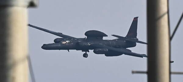 22일 경기도 평택시 주한미공군 오산기지에 공중 정찰을 마친 U-2S가 착륙하고 있다. [사진제공=뉴시스]