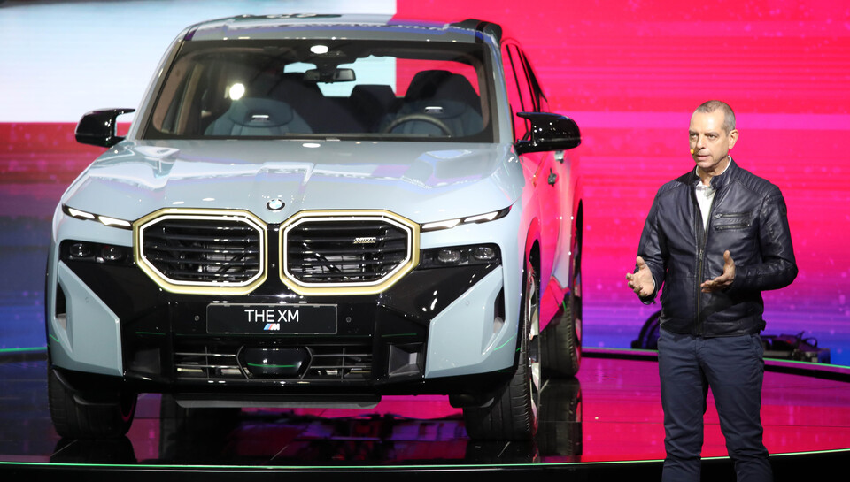 경기 고양시 킨텍스에서 열린 2023 서울모빌리티쇼 미디어데이 행사에서 BMW THE XM이 소개되고 있다 [사진제공=뉴시스]