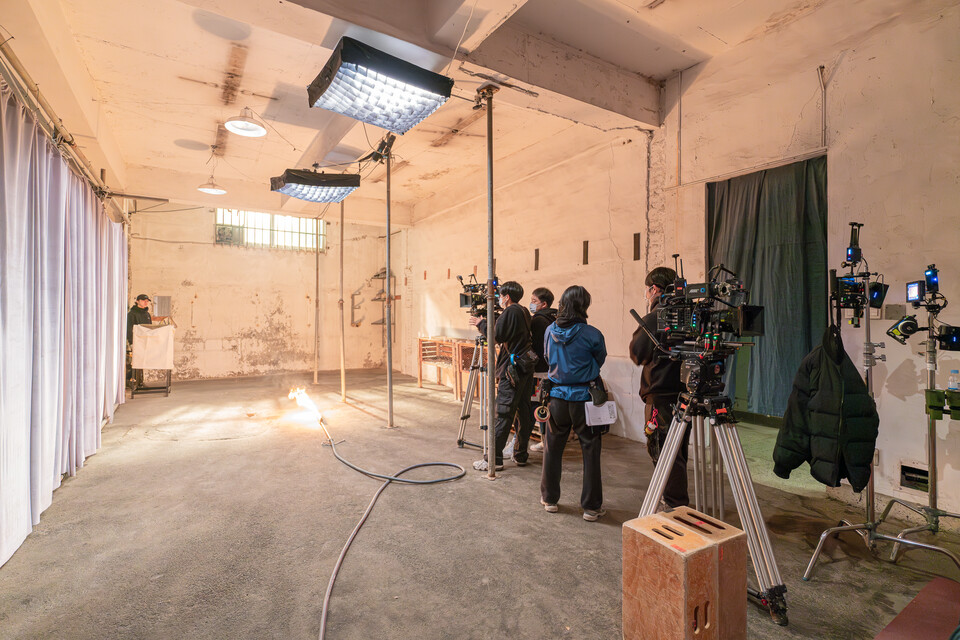 한국자산관리공사가 제공한 유휴 국가건물(부산 동래구)에서 영화제작사 케이드래곤이 국내영화 ‘원정빌라’를 성공적으로 촬영했다.[사진출처=한국자산관리공사]<br>