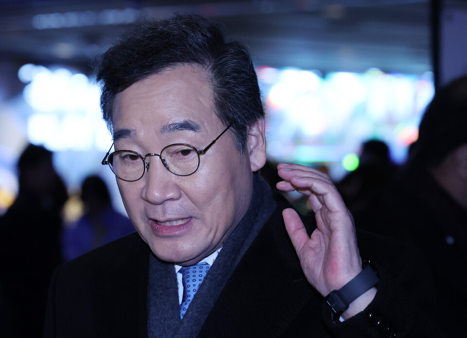 이낙연 전 더불어민주당 대표가 지난 18일 서울 용산구 CGV용산아이파크몰에서 영화를 관람하기 위해 입장하고 있다.&nbsp;[사진제공=뉴시스]<br>