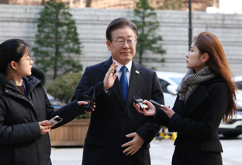 더불어민주당 이재명 대표가 8일 서울중앙지방법원에서 열린 공직선거법 관련 공판에 출석하고 있다. [사진제공=뉴시스]