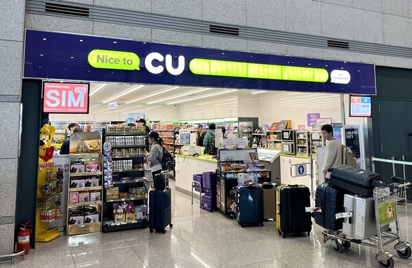 코로나 여행 수요가 늘어나면서 인천공항 방문 여객이 늘어난 가운데 인천 국제 공항 내 입점 CU 매출이 크게 증가했다.&nbsp;[사진 출처=BGF리테일]