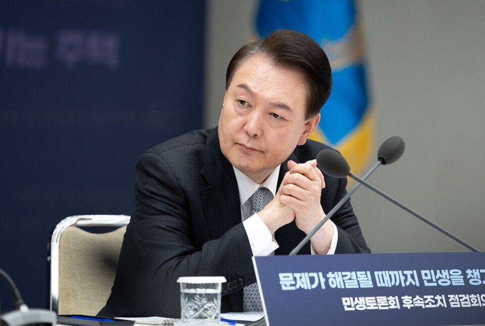윤석열 대통령이 지난 4일 서울 용산 대통령실 청사에서 진행된 민생토론회 후속조치 2차 경제분야 점검회의에 참석해 있다. [사진제공=뉴시스]
