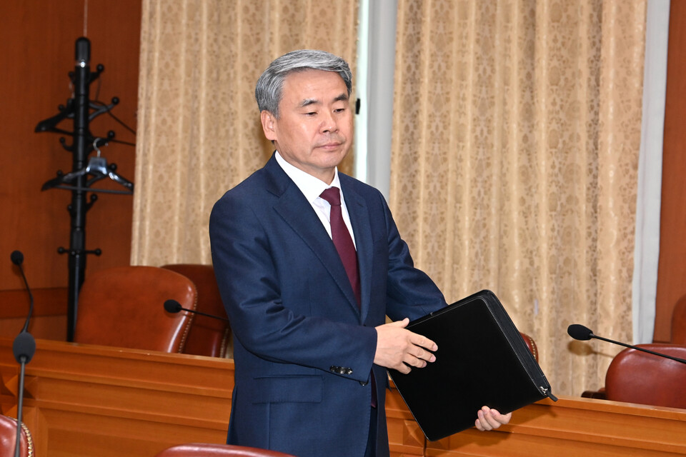 이종섭 전 국방부 장관이 지난달 28일 서울 종로구 외교부에서 개최된 방산협력 관계부처-주요 공관장 합동회의에 주호주 대사 자격으로 참석하고 있다. [사진제공=뉴시스]<br>