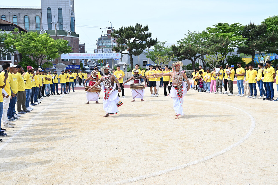 HD현대미포가 개최한&nbsp;‘스리랑카 근로자 문화축제’ [사진제공=HD현대미포]<br>