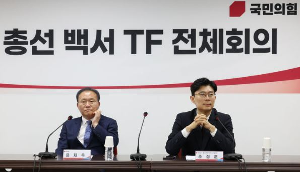 지난 2일 서울 여의도 국민의힘 당사에서 열린 제22대 총선 백서 TF 전체회의에서 (오른쪽) 조정훈 총선 백서 TF 위원장이 자리하고 있다.[사진출처=뉴시스]<br>
