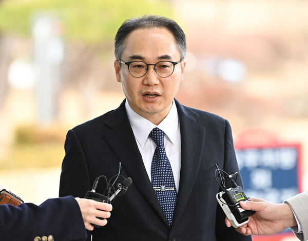 지난 2월 경기도 수원시 수원지방검찰청 앞에 선&nbsp; 이원석 검찰총장이&nbsp; 취재진의 질문에 답하고 있다. [사진제공=뉴시스]