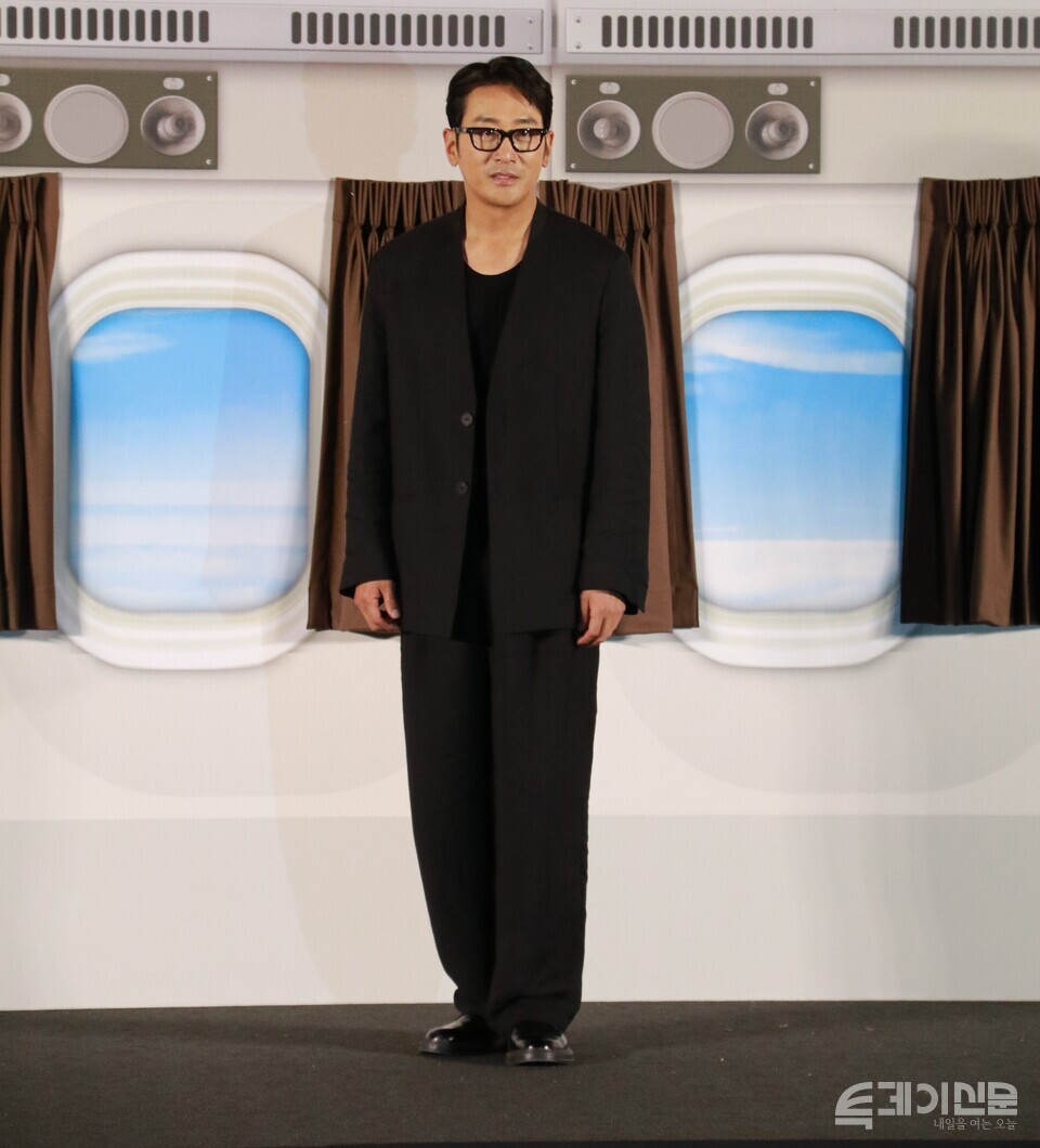 ‘하이재킹’ 제작보고회에서 포즈를 취하고 있는 하정우 배우 ⓒ투데이신문