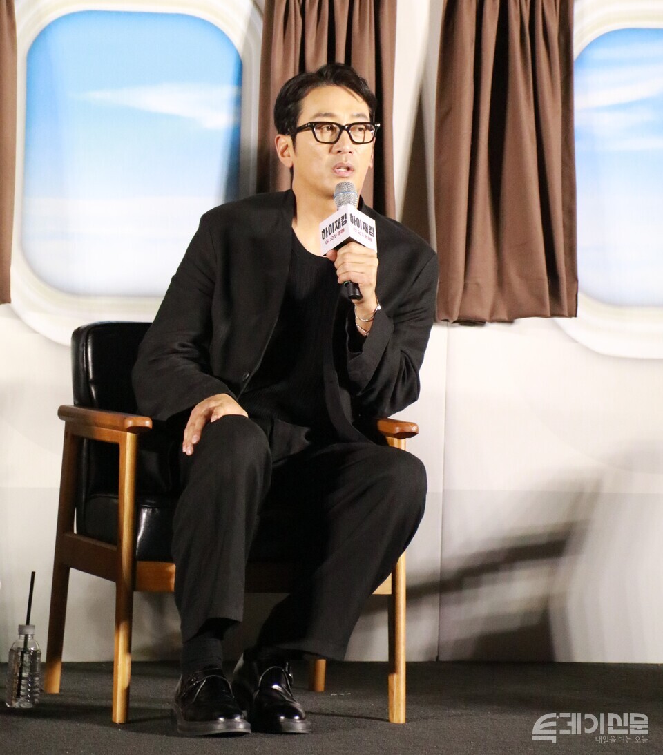 ‘하이재킹’ 제작보고회에서 질문에 답하고 있는 하정우 배우 ⓒ투데이신문
