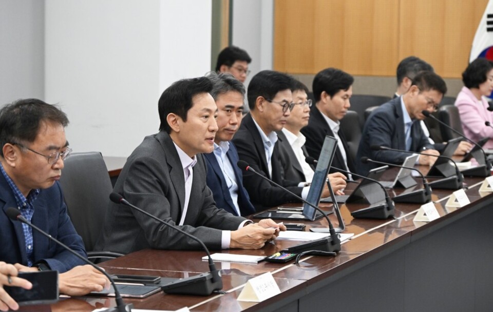 오세훈 서울시장이 지난달 30일 민생경제정책 점검회의에서 발언하고 있다. [사진제공=서울시]