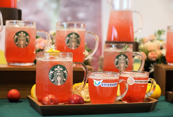 스타벅스 5차 상생음료 ‘유자 자두 에이드’ [사진제공=스타벅스 코리아]