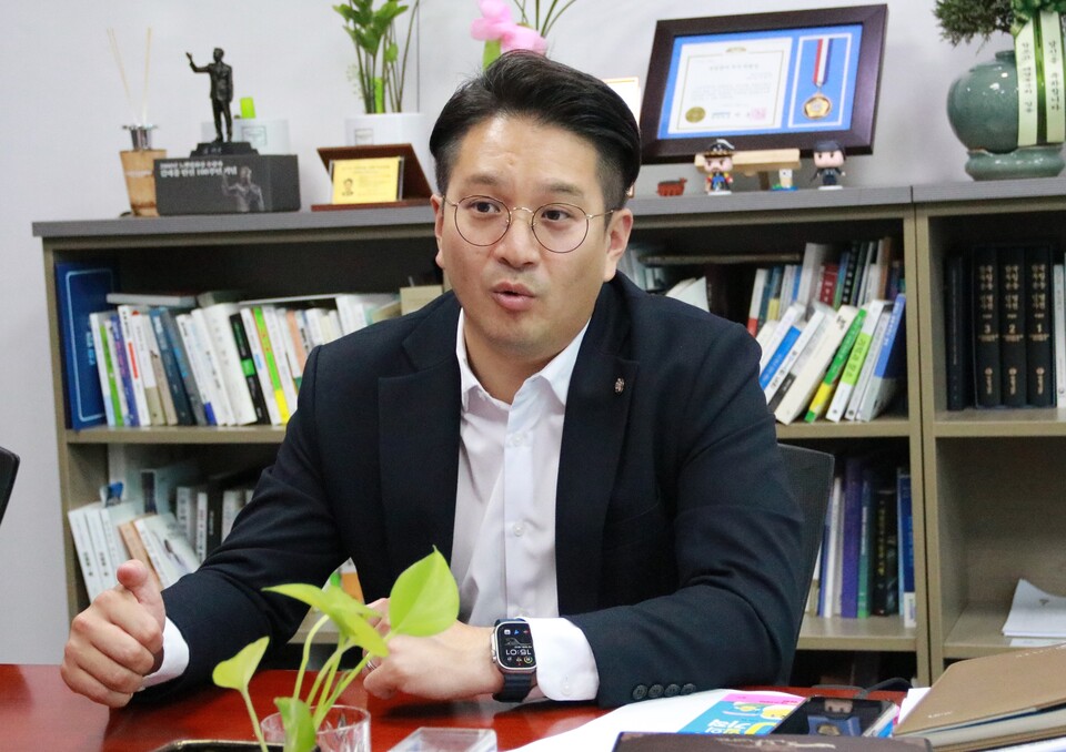 전용기 더불어민주당 22대 국회 경기 화성병 당선자가 투데이신문과 인터뷰하고 있다. ©투데이신문