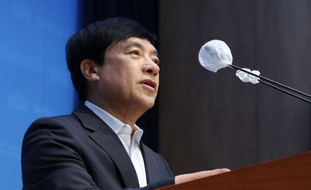 더불어민주당&nbsp;이성윤 의원이 지난달 31일 서울 여의도 국회 소통관에서 '김건희 종합 특검법' 대표발의 기자회견을 하고 있다.&nbsp; [사진출처=뉴시스]<br>