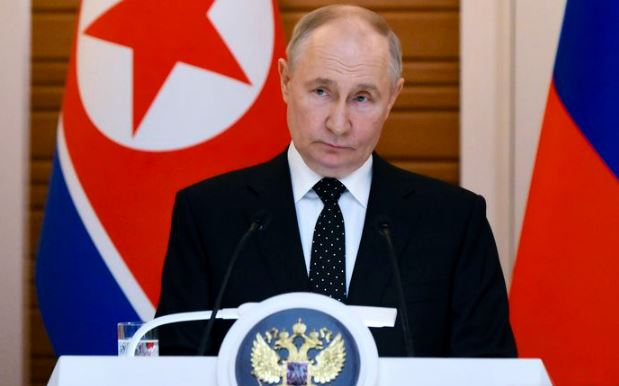 러시아 블라디미르 푸틴 대통령이 지난 19일 북한 평양 금수산 영빈관에서 김정은 북한 국무위원장과 회담 후 기자회견하고 있다.[사진출처=뉴시스]<br>