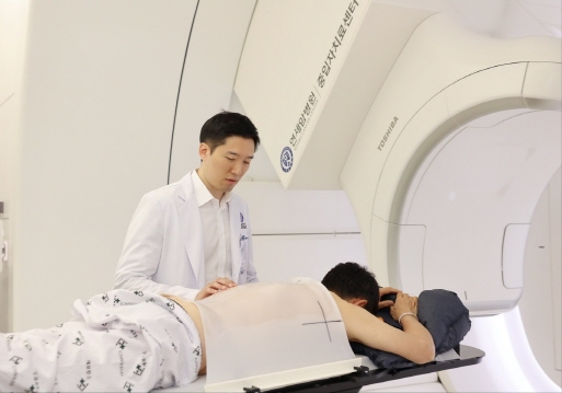폐암 환자의 중입자치료 장면 [사진제공=세브란스병원]