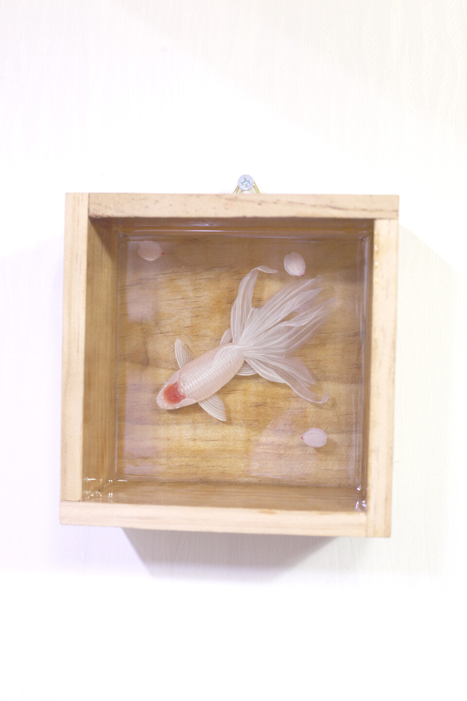 春_ 레진에 아크릴릭 물감, 14 x 14 (cm), 2020 <br>