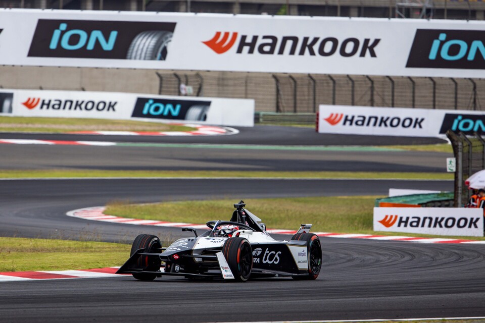 한국타이어가 후원한 포뮬라10 시즌10 ‘2024 상하이&nbsp;E-PRIX’ 당시 경기 장면 [사진제공=한국타이어]