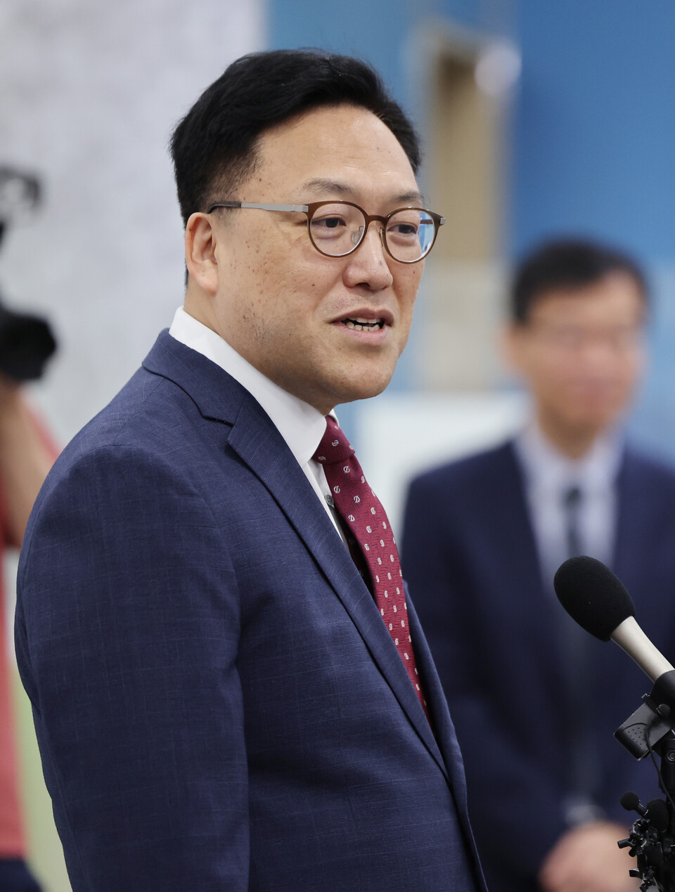 김병환 금융윈원장 후보자가 5일 오전 서울 중구 예금보험공사에 마련된 인사청문회 준비 사무실로 출근하고 있다. [사진출처=뉴시스]