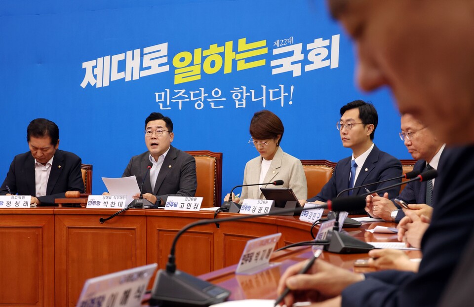 박찬대 더불어민주당 당대표 직무대행이 8일 서울 여의도 국회에서 열린 더불어민주당 최고위원회의에서 발언하고 있다. [사진제공=뉴시스]