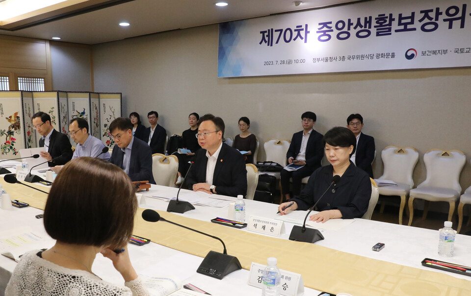 보건복지부 조규홍 장관이 지난해 7월 28일 서울 종로구 정부서울청사에서 진행된 중앙생활보장위원회에 참석해 있다. [사진제공=뉴시스]<br>