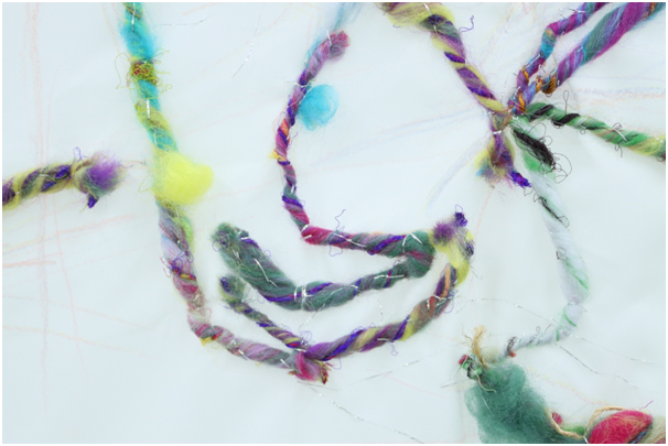 두 여자_쉬폰 천에 바느질, 3,000 x 200 (cm), 가변설치, 2024<br>